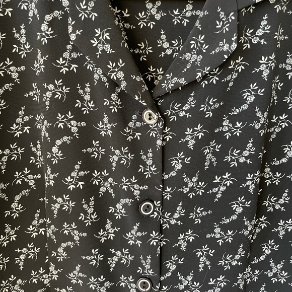 Vintage Black Floral Button-Up Blouse - Picture 9 of 10